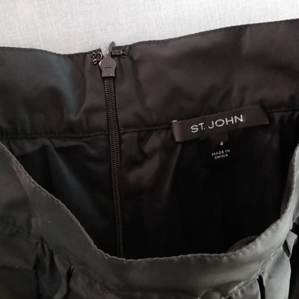 Offers Welcome❤️St. John Skirt - Rare !??! Three Layers✨ Perfect Condition ✨